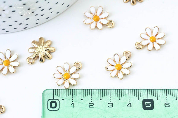 Pendentif fleur Marguerite doré émaillé zamac doré,pendentif doré, 17.5mm, x1 (G5519)