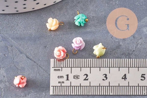 Pendentif fleur de rose résine multicolore support laiton doré 9x7mm, x10 (G4571)