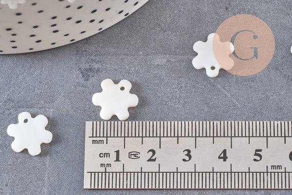 Pendentif fleur nacre blanche naturelle, perle fleur,nacre naturelle,coquillage blanc,13mm, x10 G1060
