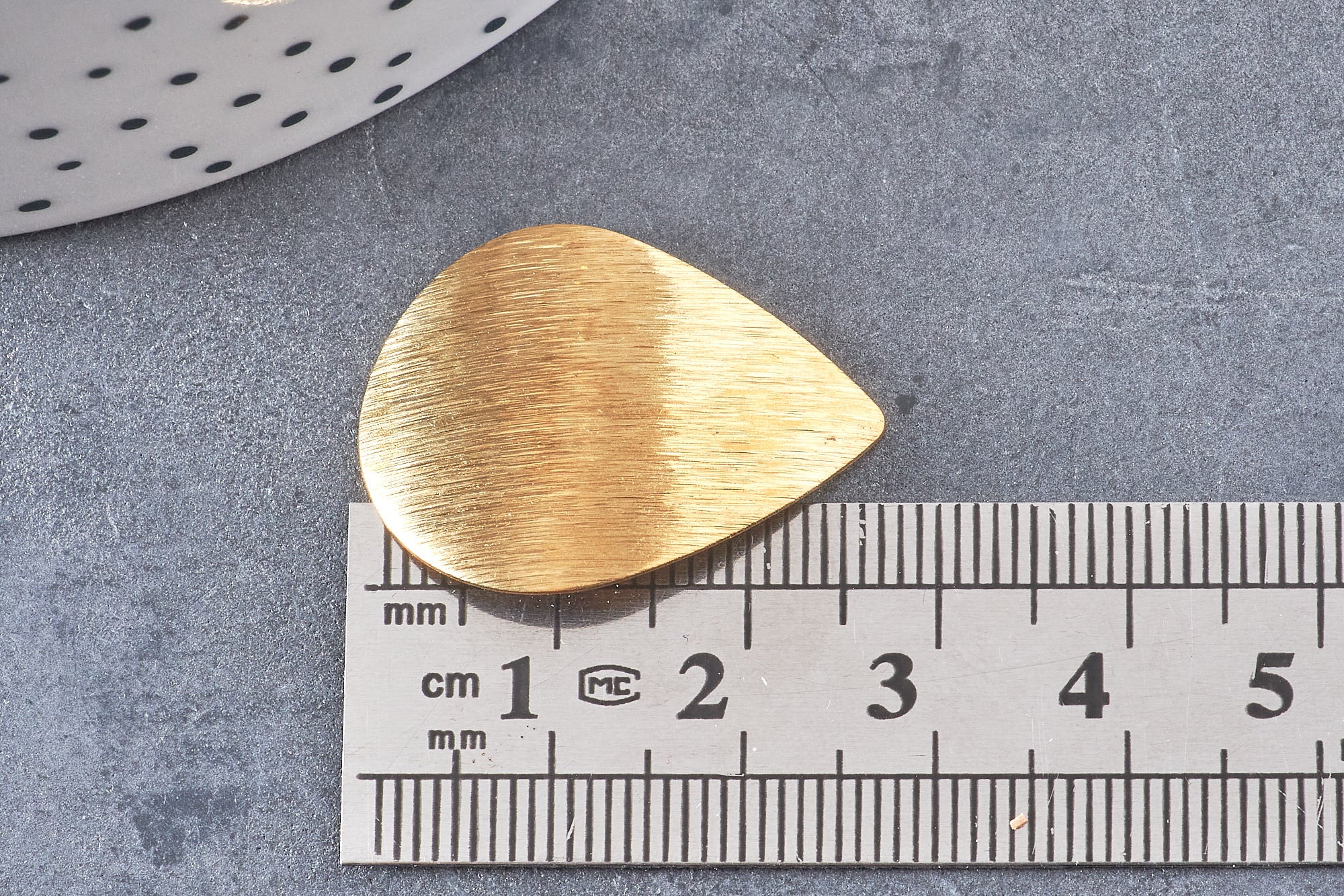 Pendentif goutte laiton doré brossé, breloques laiton brut ,pendentif bijoux,sans nickel, géométrique,28mm, x1 (G2877)
