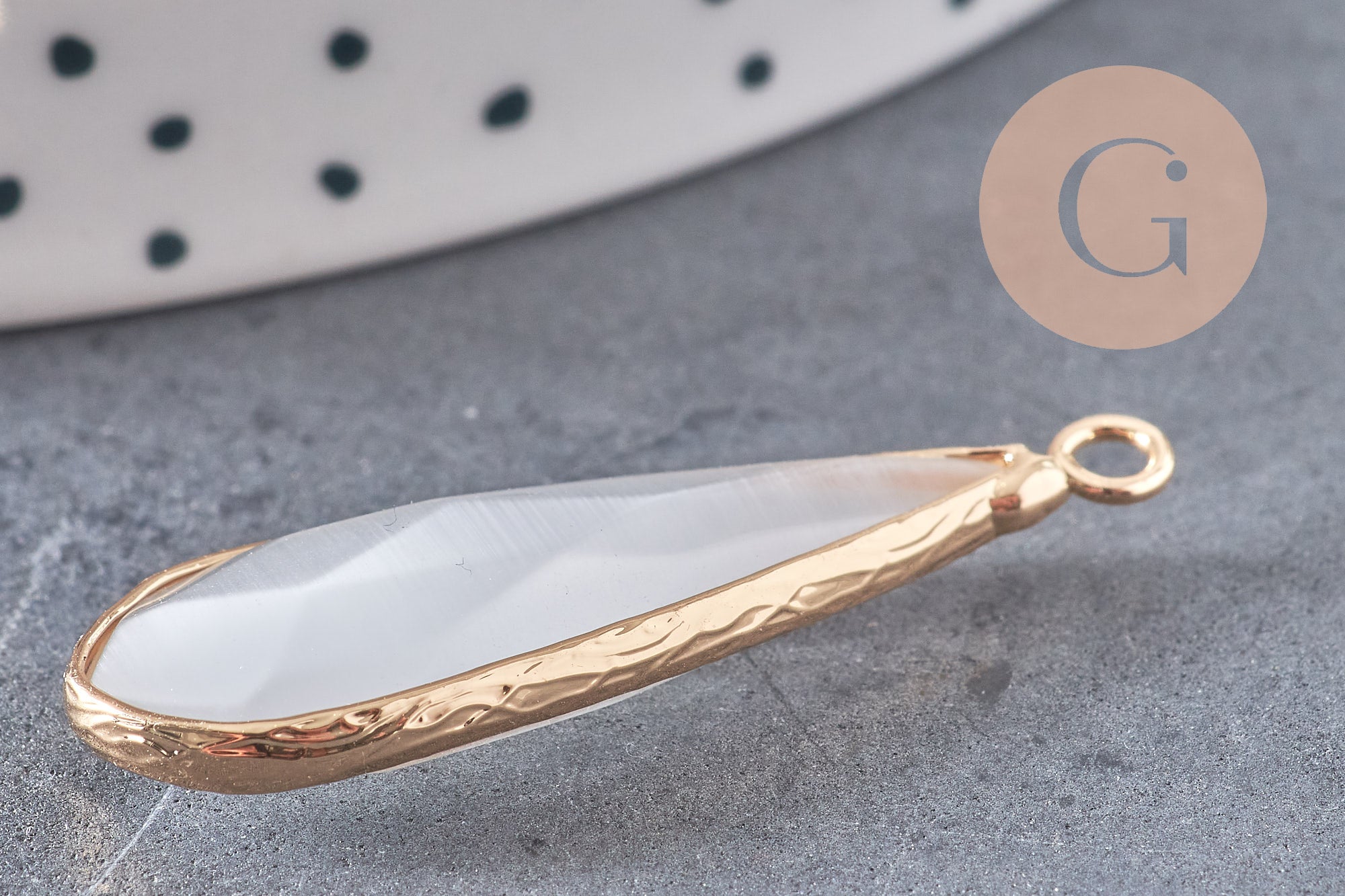 Pendentif goutte verre blanc facettes doré, fournitures créatives, pendentif pierre,verre œil de chat,31mm, x1 G5192
