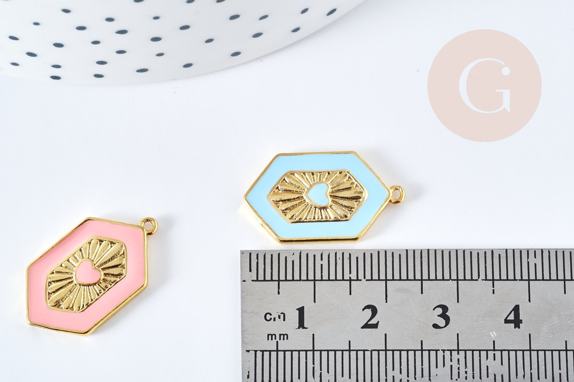 Pendentif hexagone Coeur émail coloré laiton doré 23x13x2mm, pendentif coloré, pendentif coeur, laiton doré, 23mm G8860