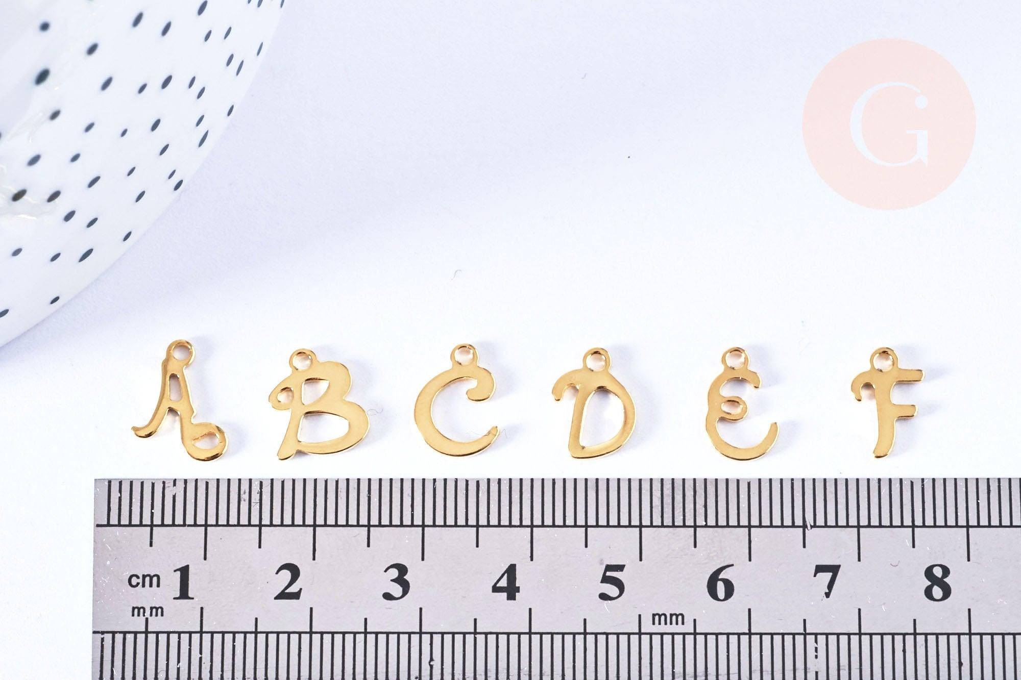 Pendentif lettre initiale acier doré inoxydable 10-12mm, x1 (G6840)