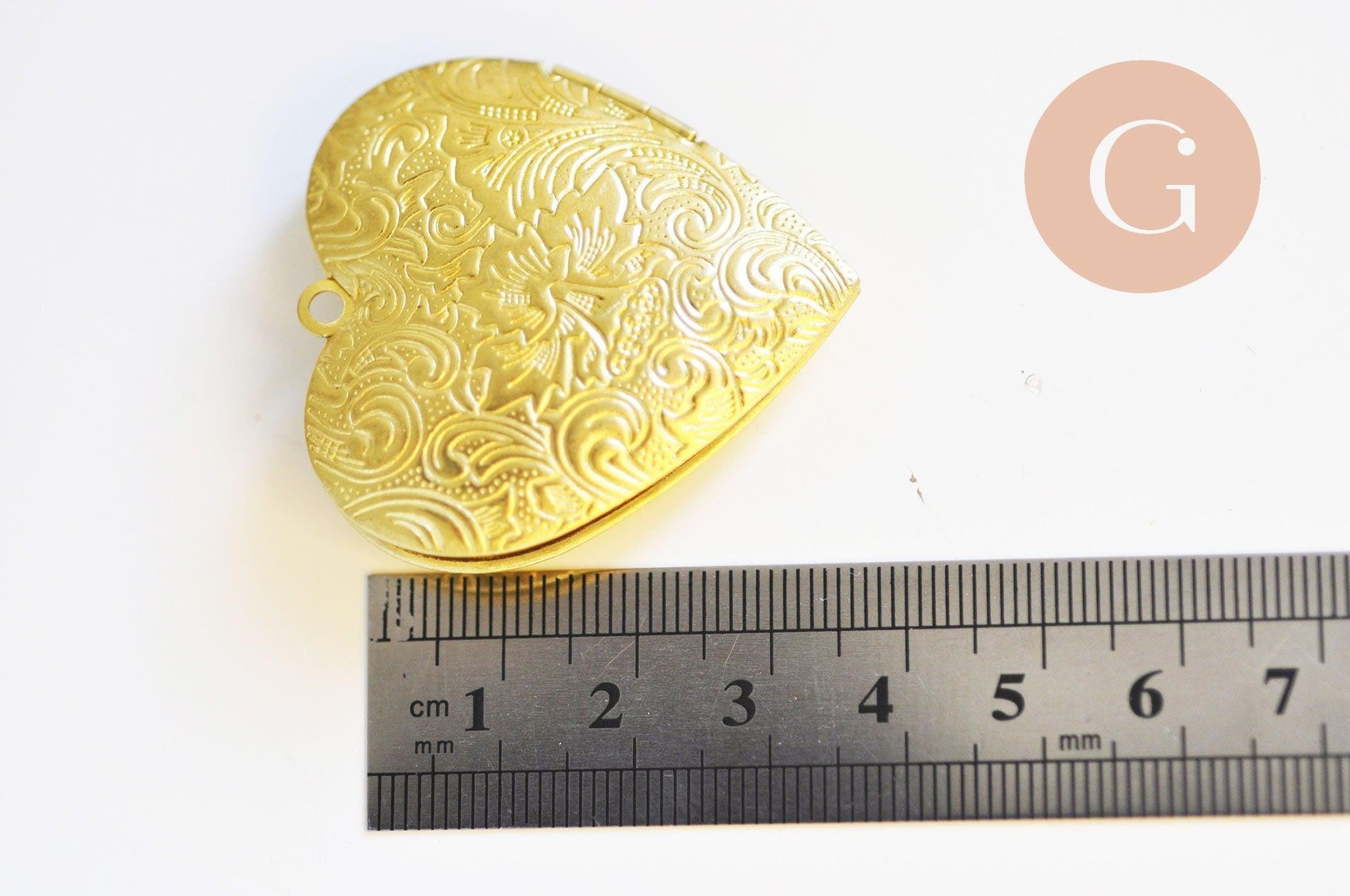 Pendentif locket coeur oeil protecteur laiton brut 42mm, une médaille dorée en laiton brut, x1 G6283