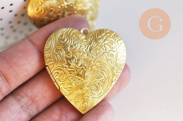 Pendentif locket coeur oeil protecteur laiton brut 42mm, une médaille dorée en laiton brut, x1 G6283