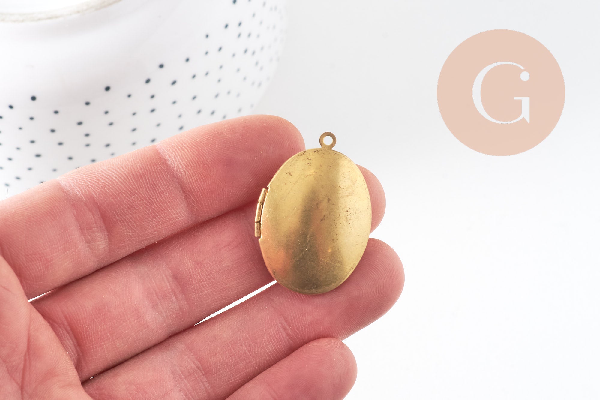 Pendentif locket oval medaillon laiton brut, médaillon Vintage, création collier, laiton brut,32mm x 23mm, x1 (G6668)