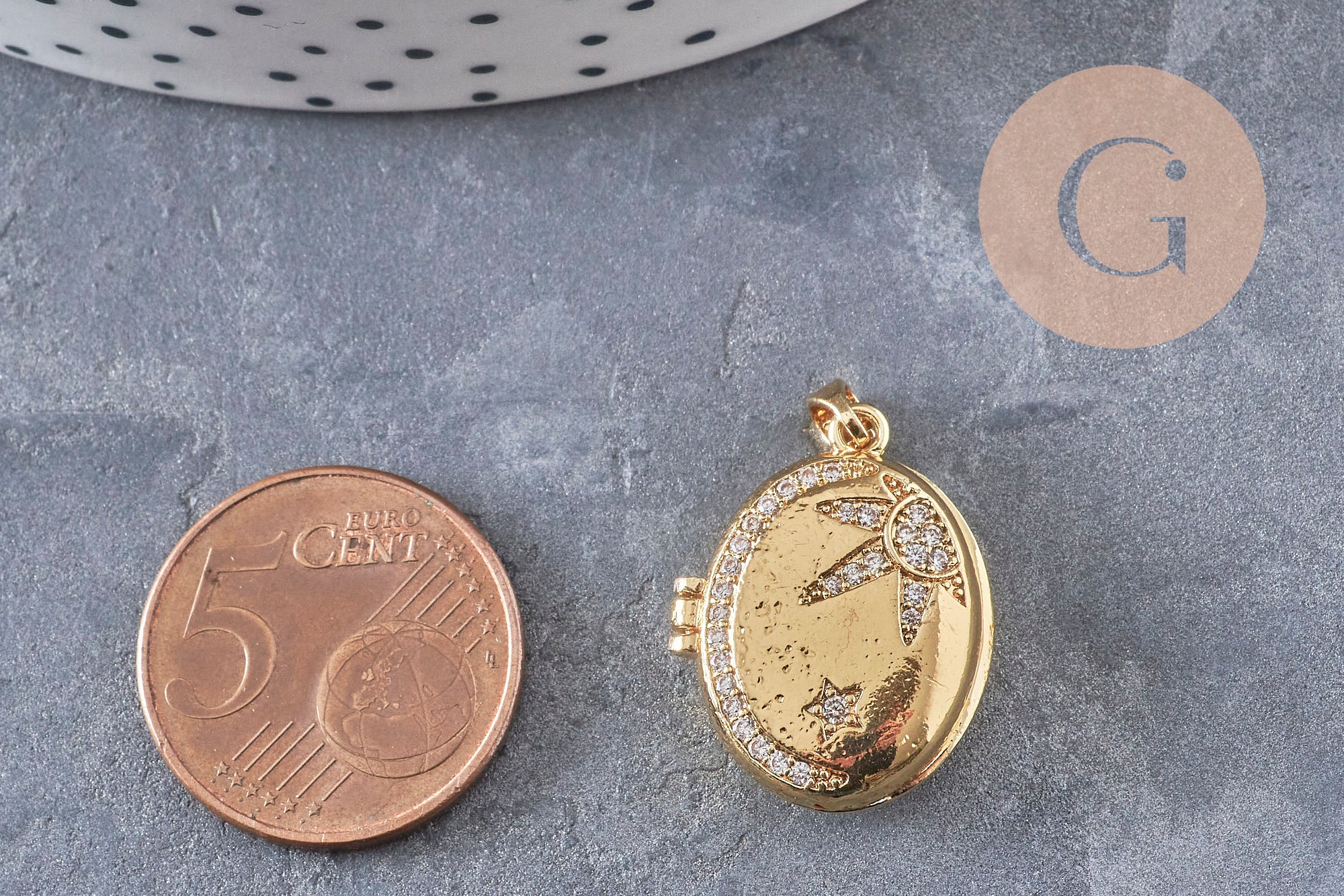 Pendentif locket ovale laiton doré 18K étoiles zircons 17mm, x1 (G10978)