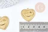 Pendentif médaille coeur oeil protecteur laiton brut 28mm, un apprêt doré sans nickel,une médaille dorée en laiton brut, x1 G6317
