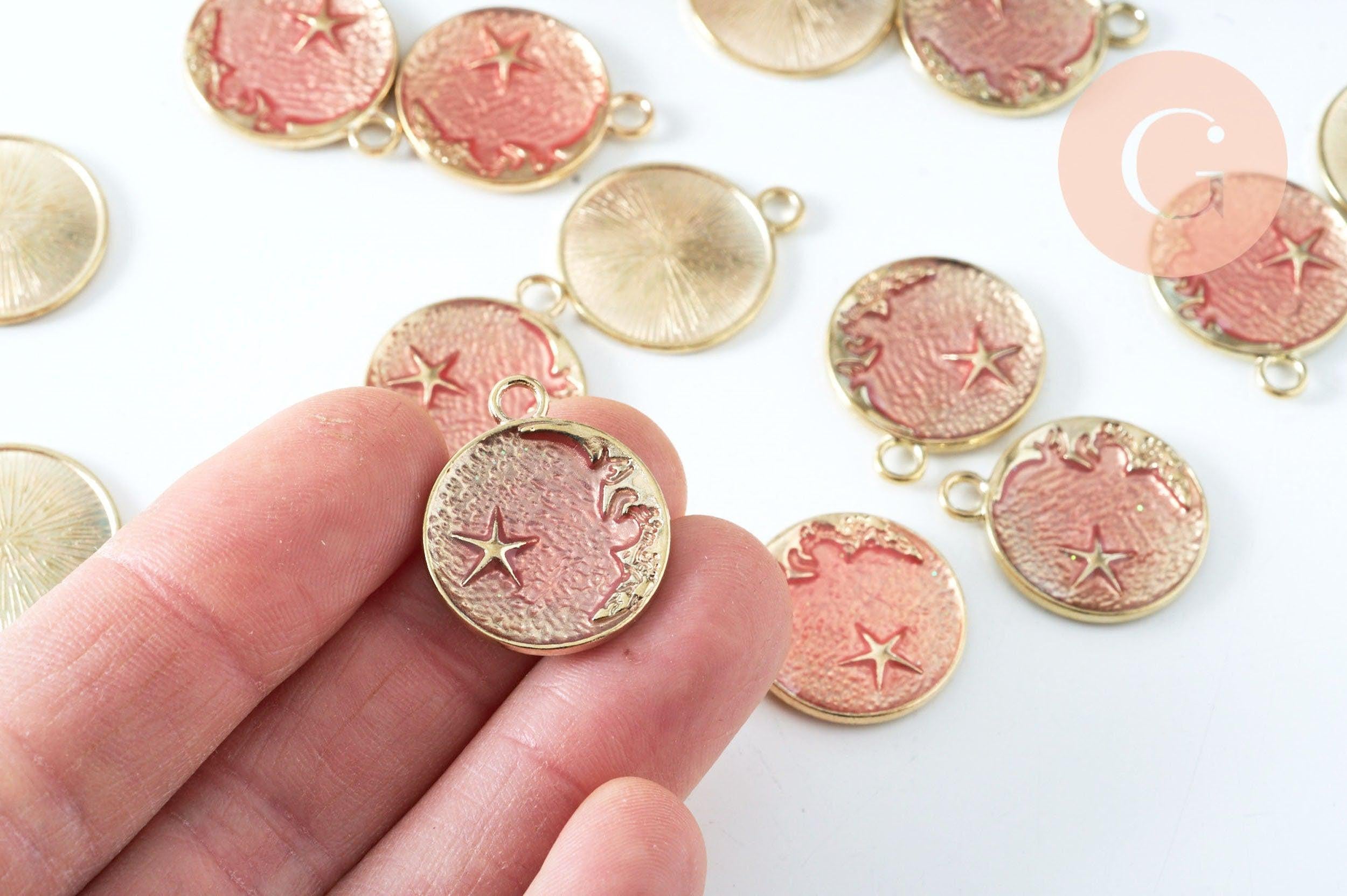 Pendentif médaille rond lune étoiles émail rose zamac doré 25mm, pendentif laiton émaillé,sans nickel, x1 (G6373)