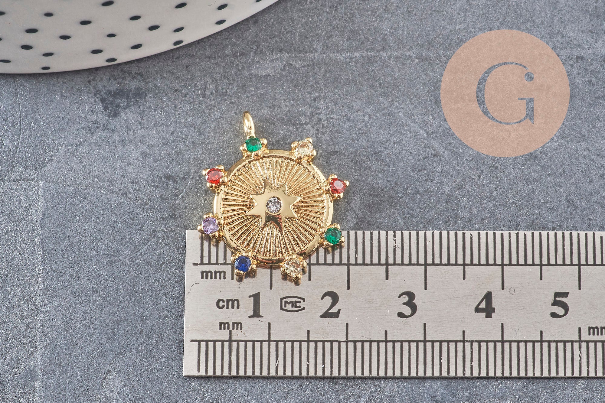 Pendentif médaille ronde étoile laiton doré zircons colorés, un pendentif doré avec cristaux pour création bijoux,24mm, x1 (G3377)