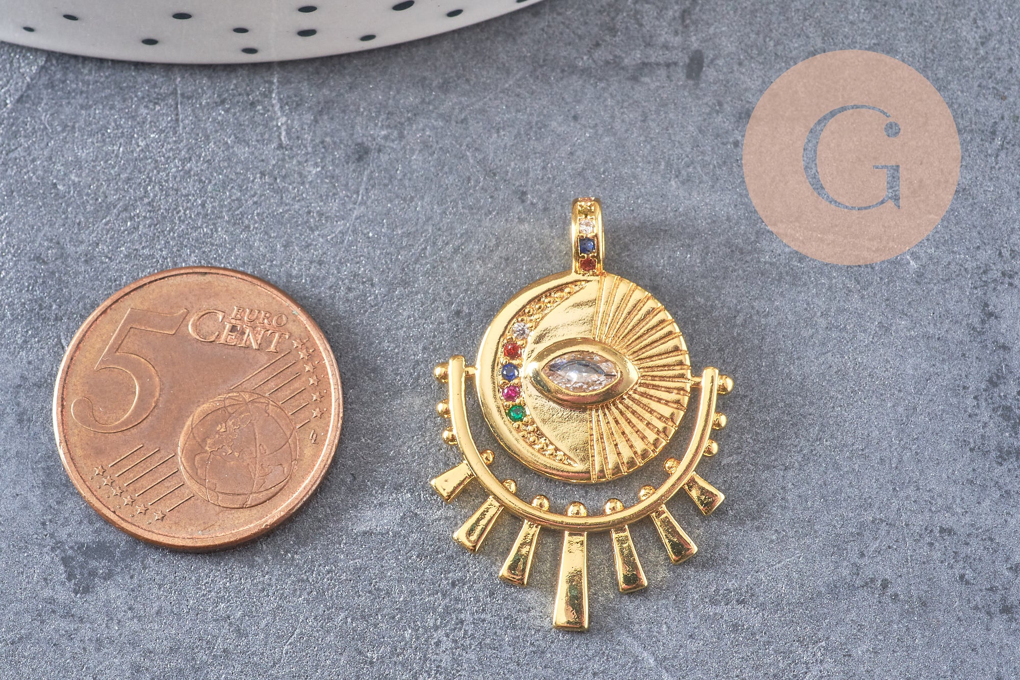 Pendentif médaille ronde oeil laiton doré 18K zircons 31mm, x1 (G4656)