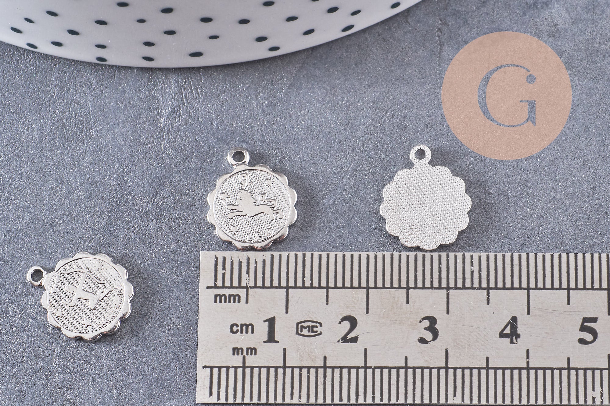 Pendentif médaille ronde signe astrologique laiton platine 14mm, x1 (G3462)