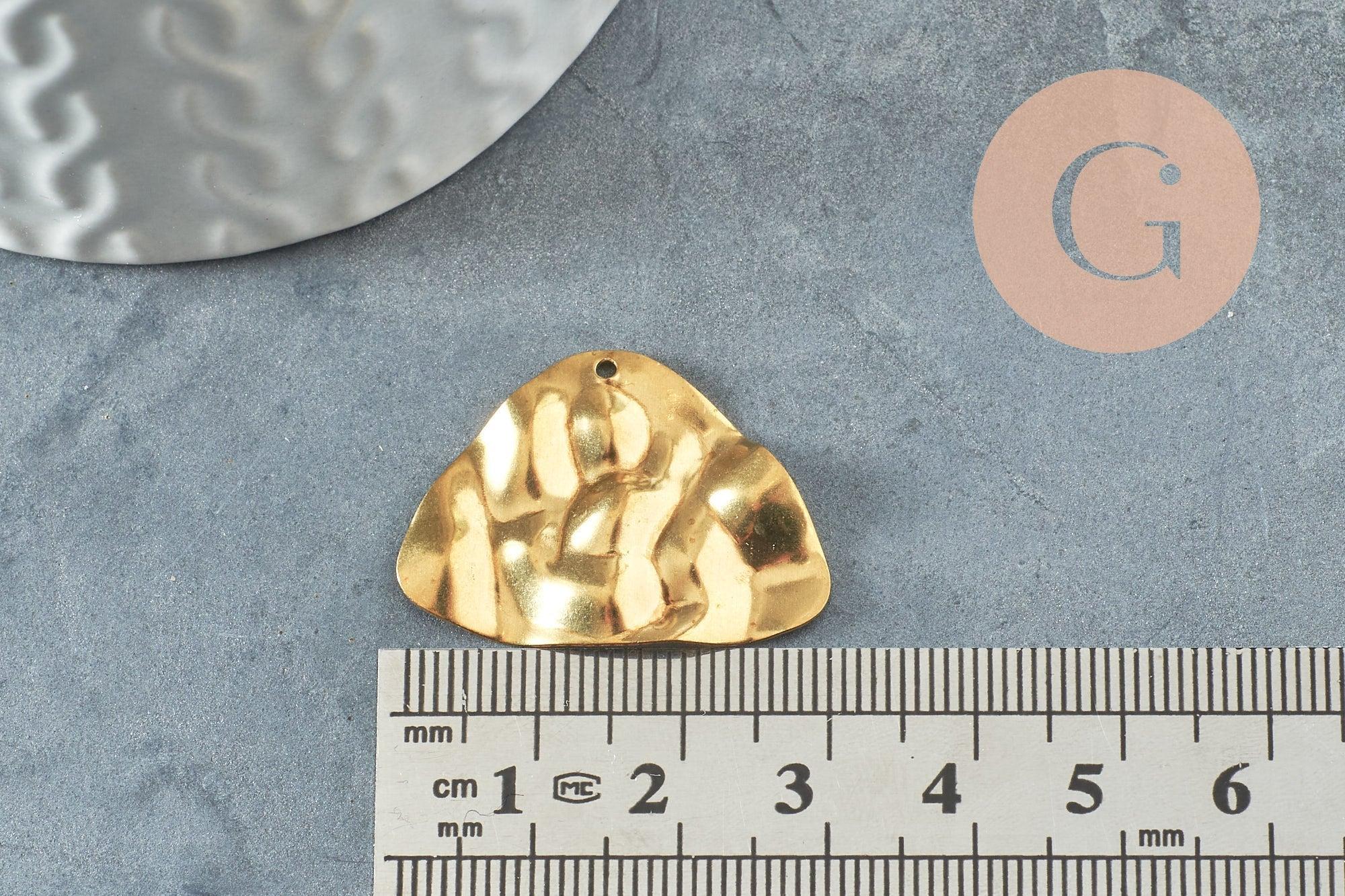 Pendentif médaille triangle martelée laiton brut, apprêt doré, sans nickel,médaille dorée,laiton brut,30mm, X2 (G2765)