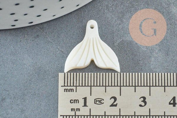 Pendentif nacre blanche naturelle queue de poisson 19mm, x2 (G4150)