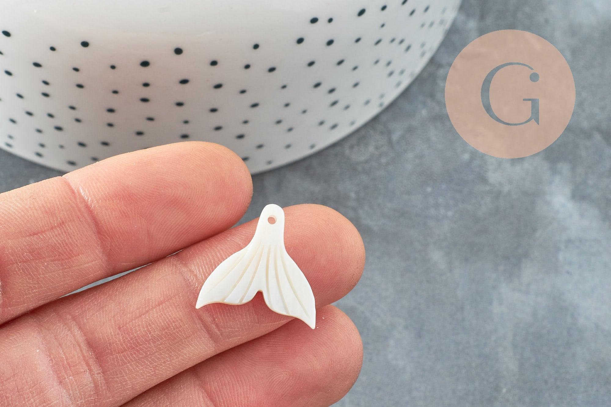 Pendentif nacre blanche naturelle queue de poisson 19mm, x2 (G4150)