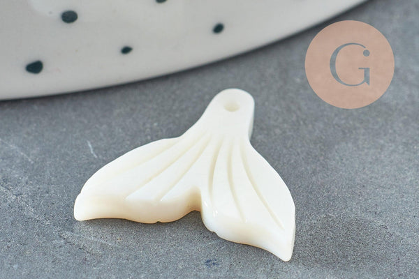 Pendentif nacre blanche naturelle queue de poisson 19mm, x2 (G4150)
