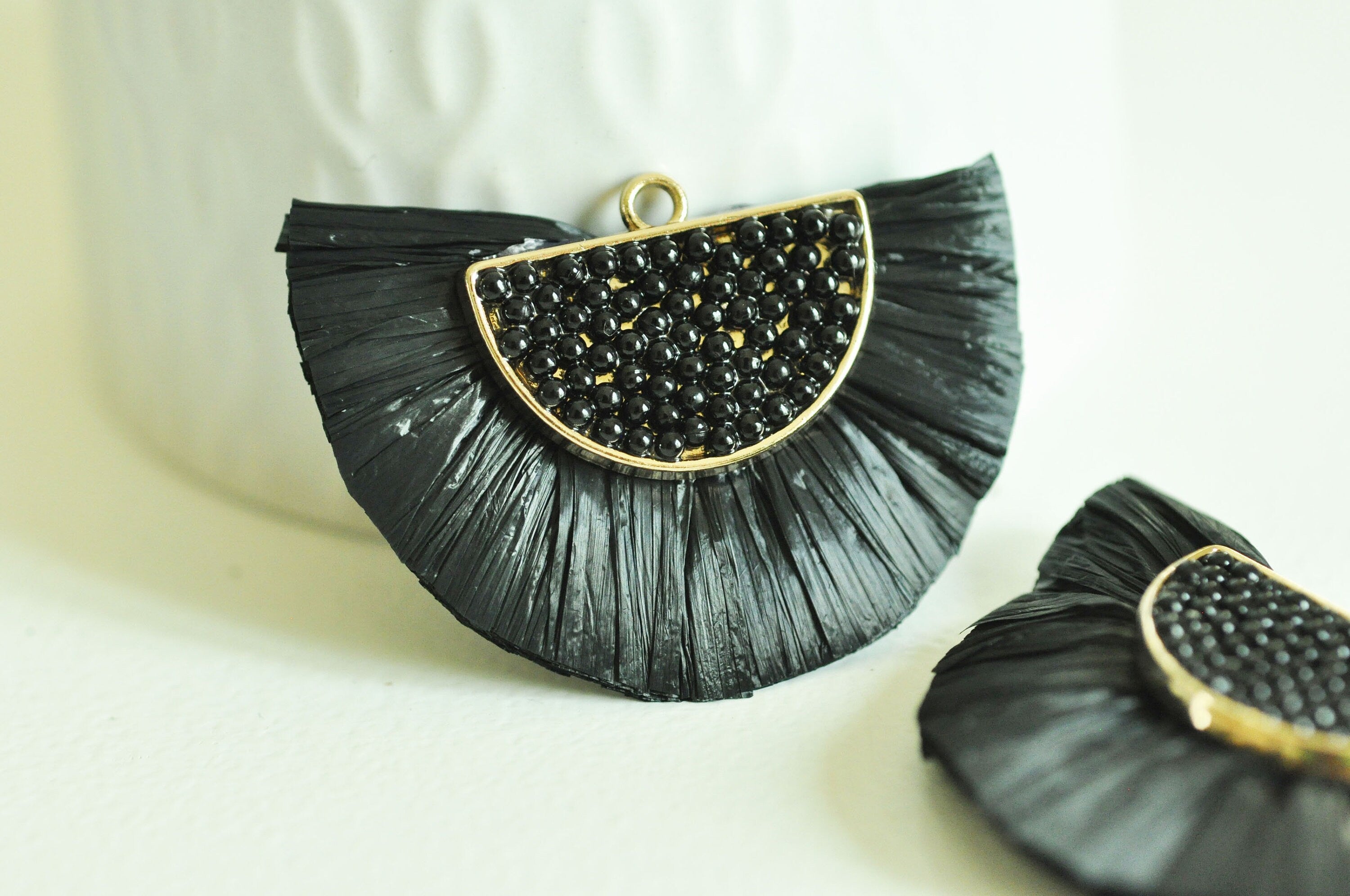 EP-Pendentif osier raphia noir naturel, perle bois,perle osier, création bijoux, Perles géométriques,47mm, x2 G4307