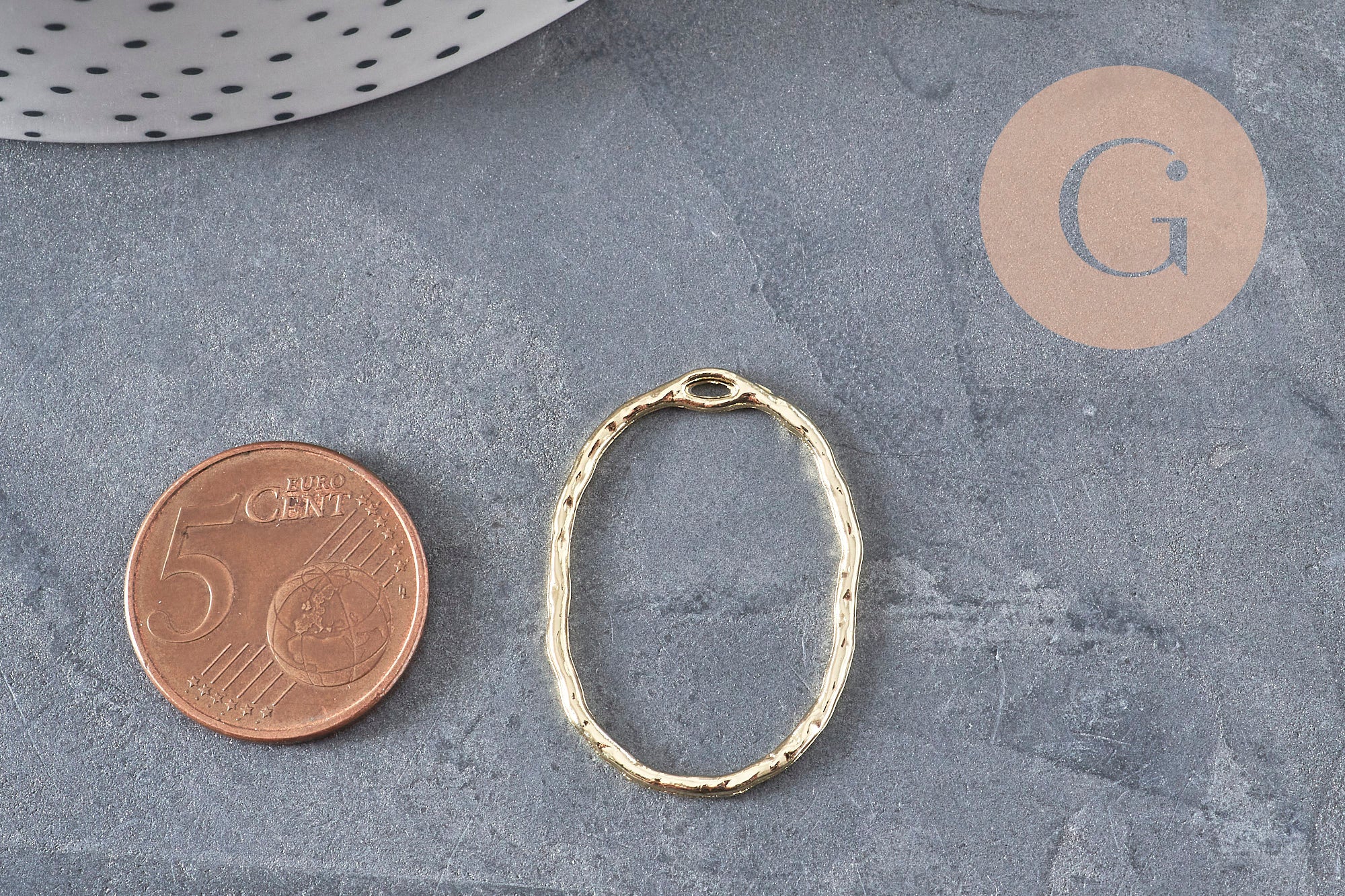 Pendentif ovale évidé zamac doré texturé 30mm, x2 (G11259)