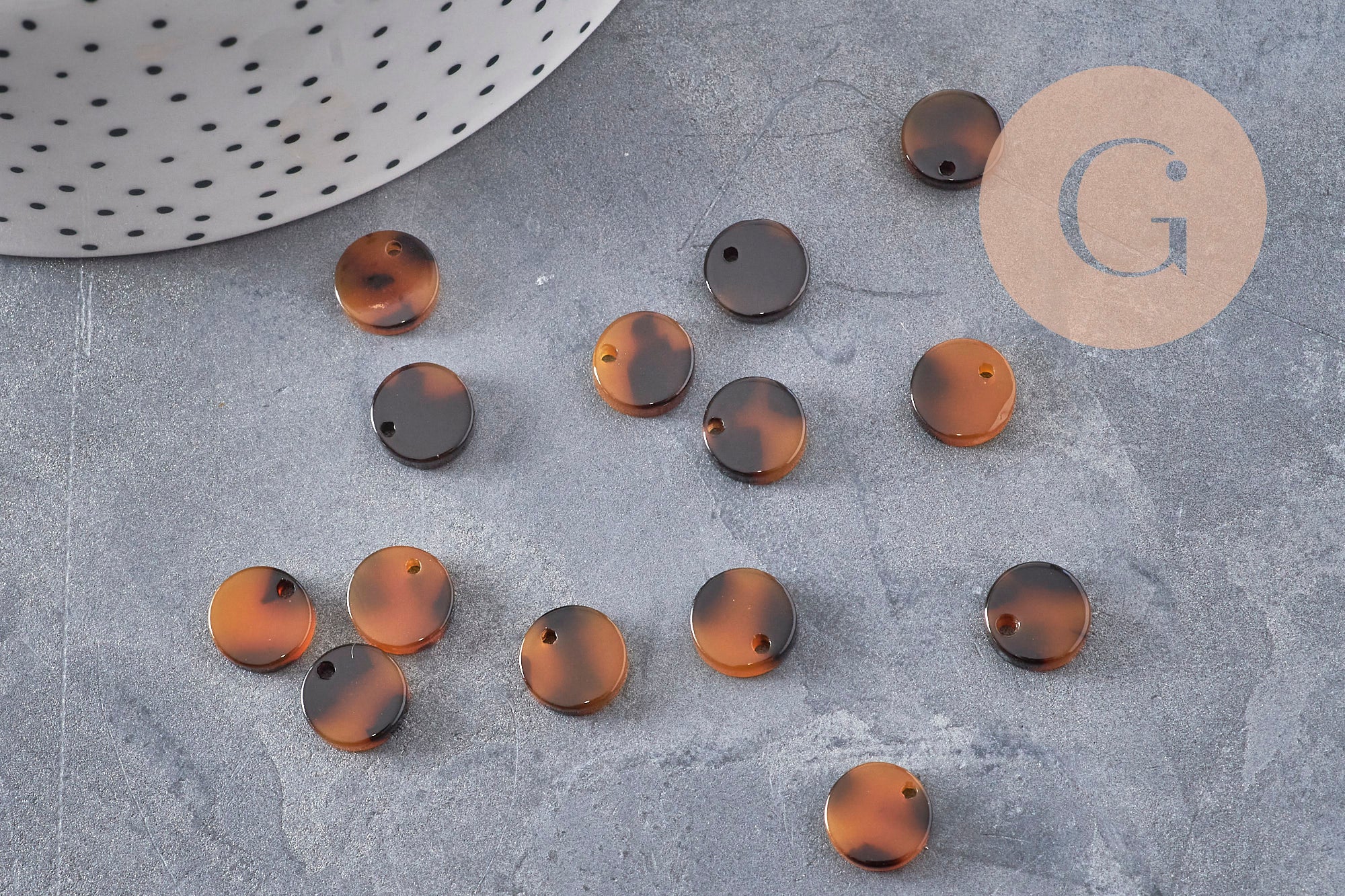 Pendentif rond marron acétate,perle acétate,connecteur plastique,10mm, x2 ou x10 (G2185)