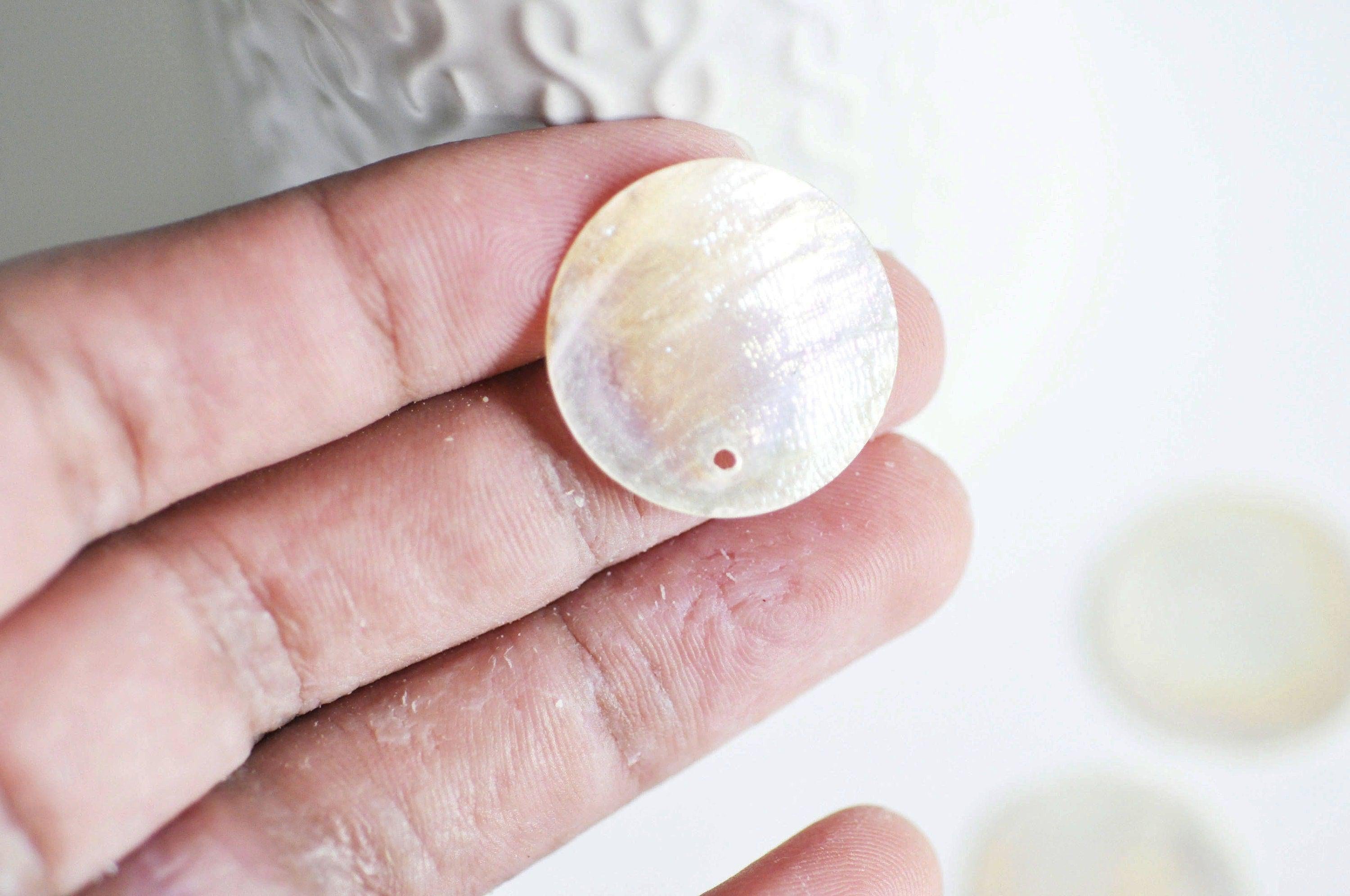 Pendentif rond nacre naturelle blanche irisé 25mm, x10 (G3010)