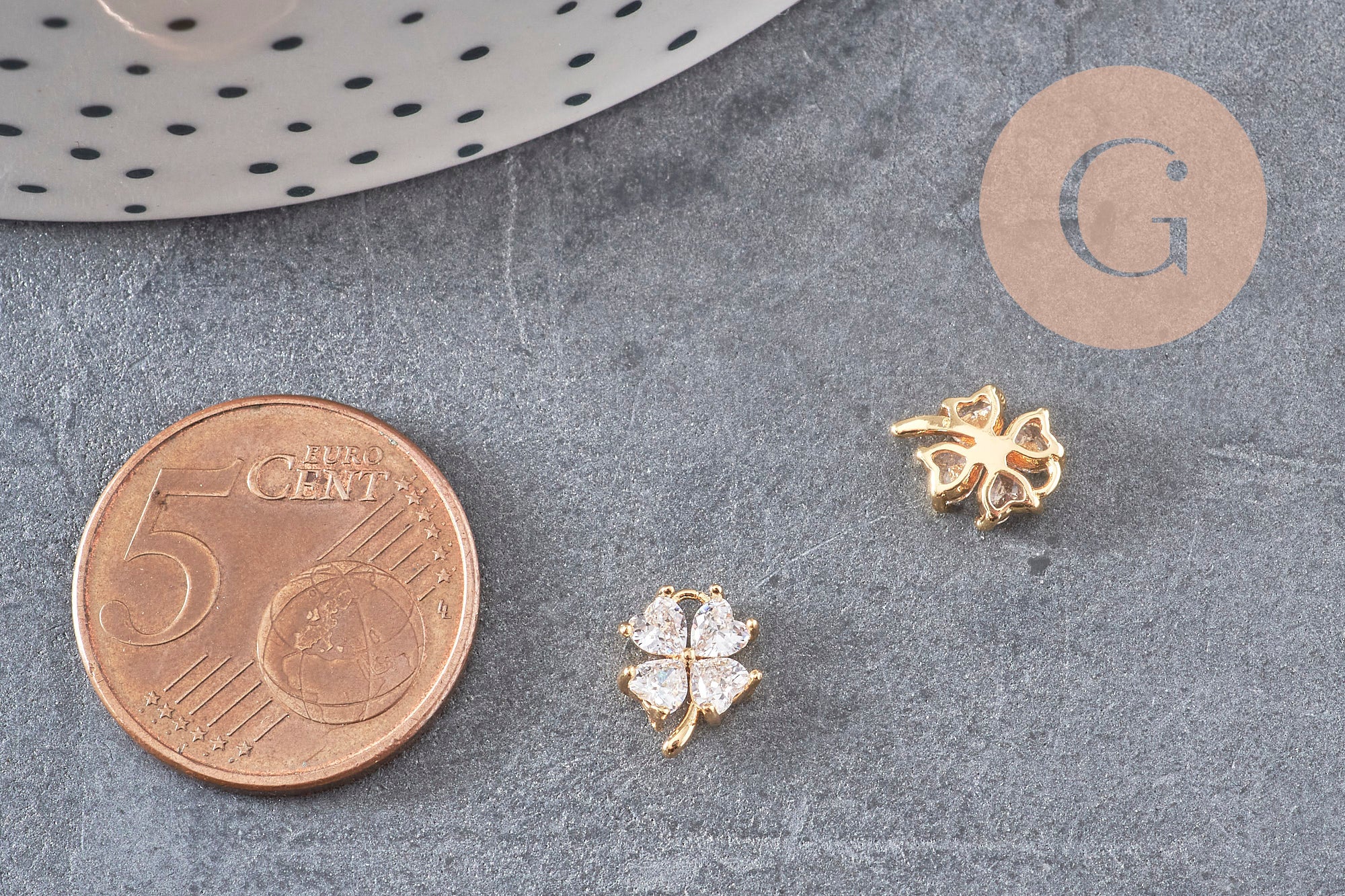 Pendentif trèfle quatre feuilles laiton doré 18K et zircons blancs 9mm, x1 (G4460)