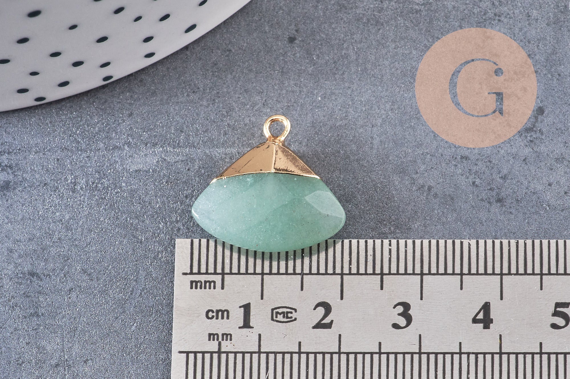 Pendentif triangle aventurine verte naturelle facettes 20mm, x1, G2997