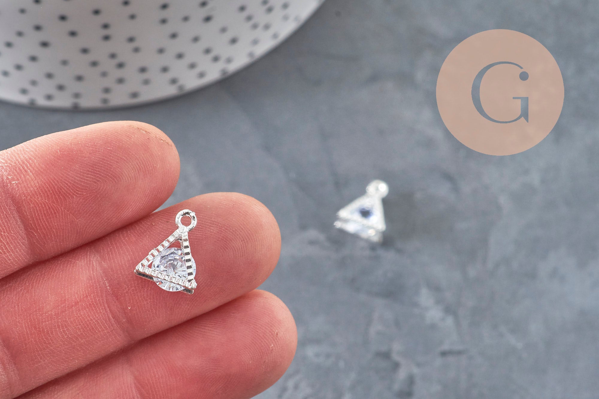 Pendentif triangle cristal zircon zamac argenté 11mm, x4(G0290)