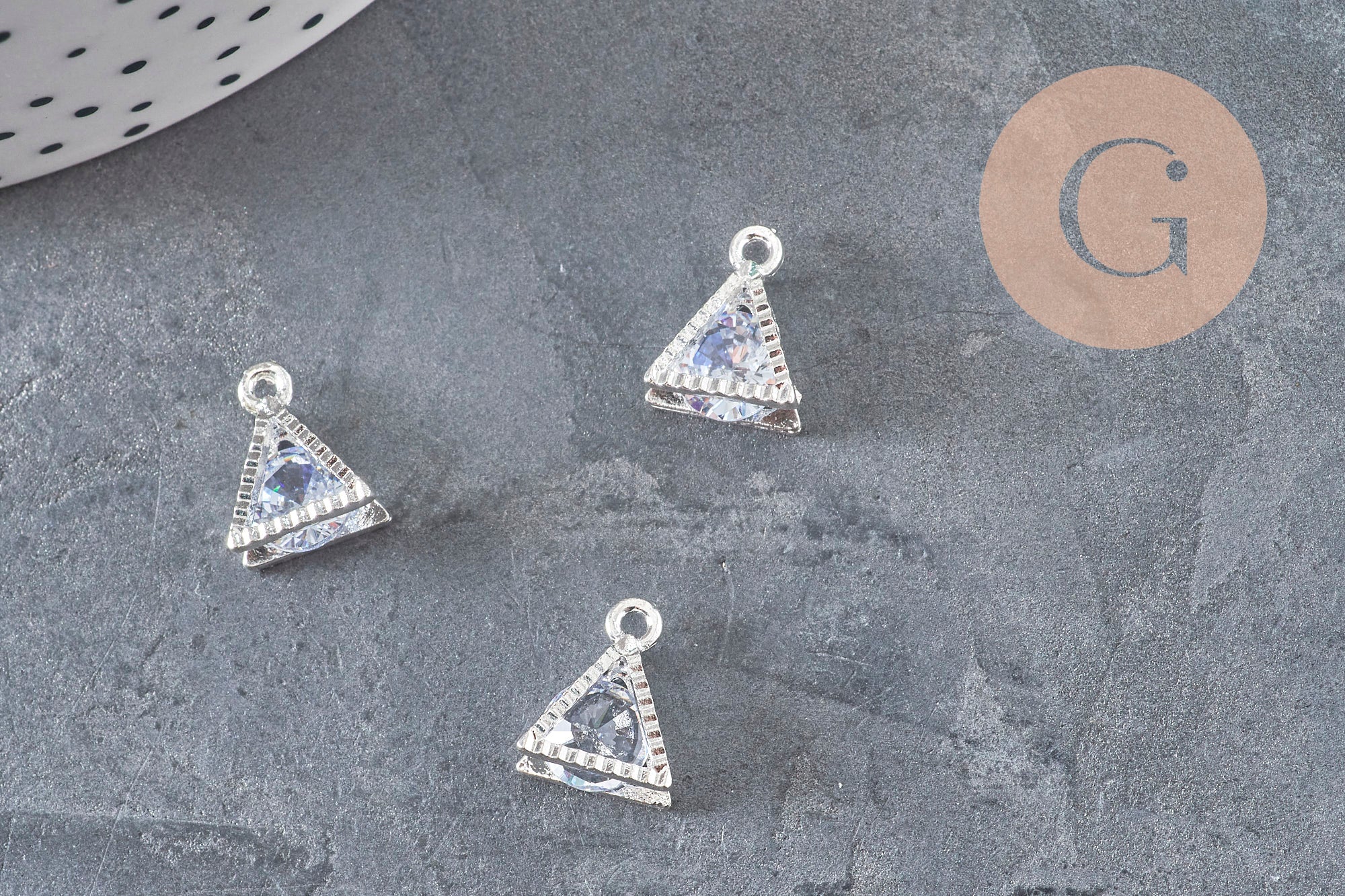 Pendentif triangle cristal zircon zamac argenté 11mm, x4(G0290)