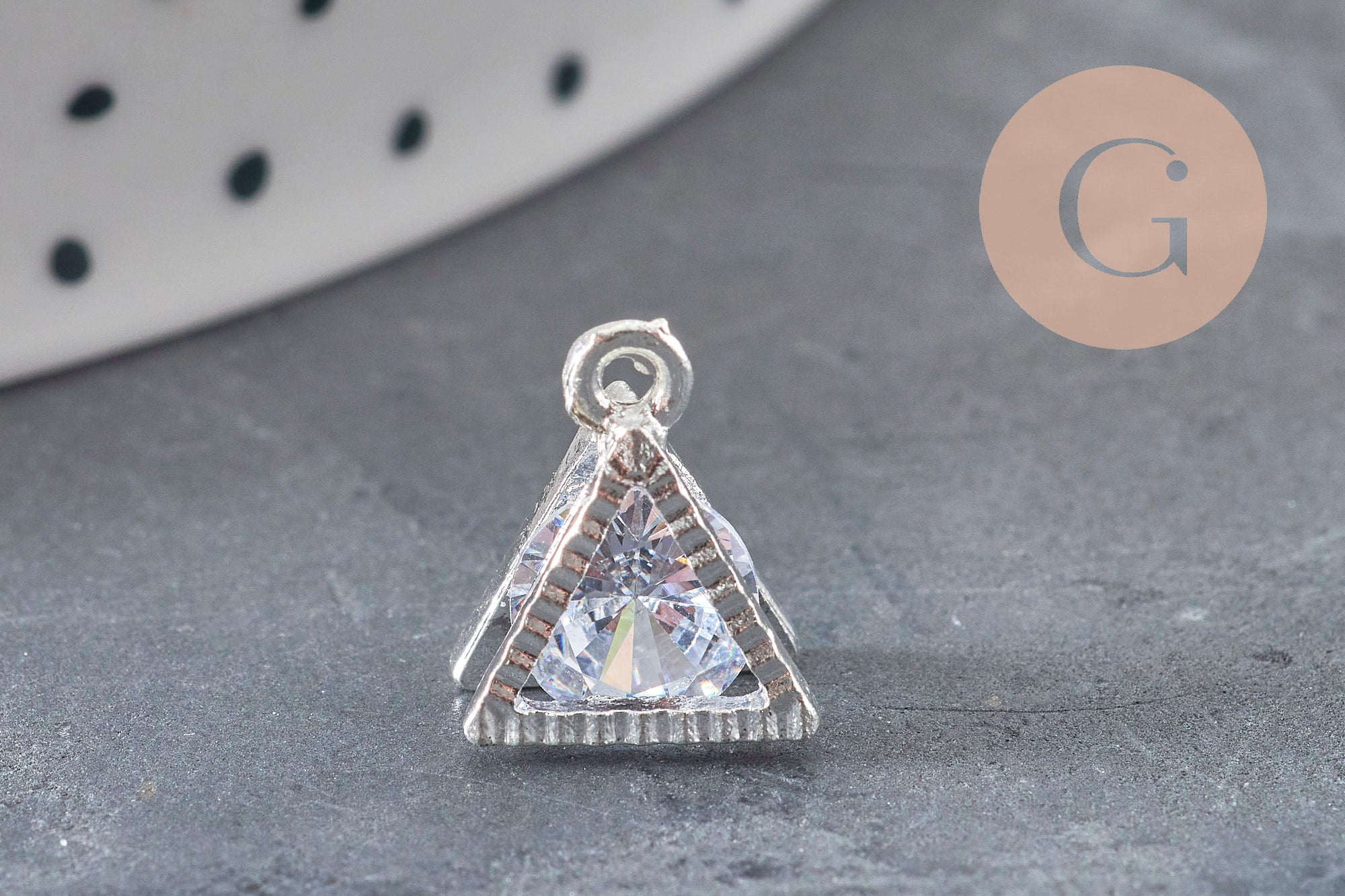Pendentif triangle cristal zircon zamac argenté 11mm, x4(G0290)