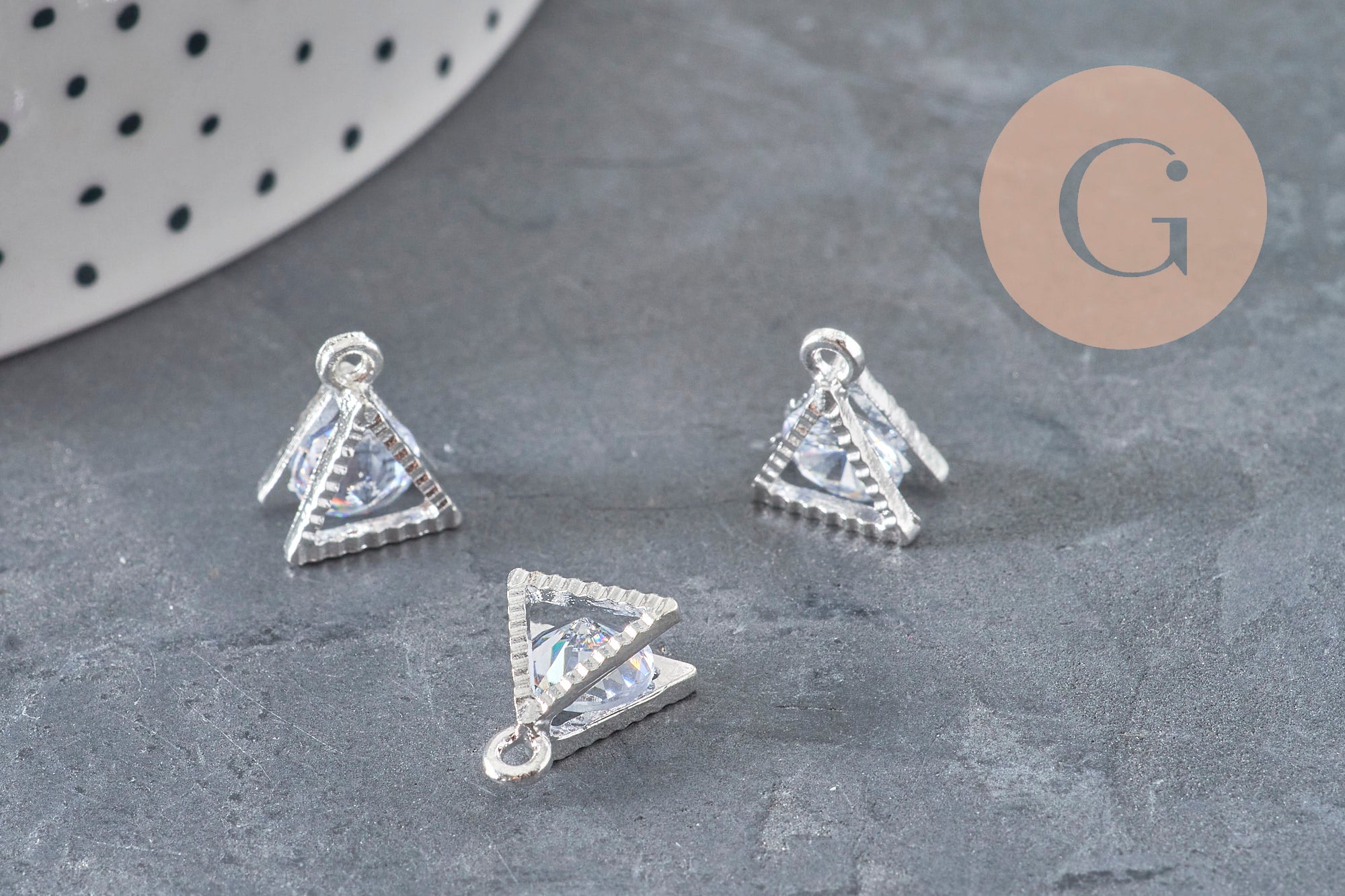 Pendentif triangle cristal zircon zamac argenté 11mm, x4(G0290)