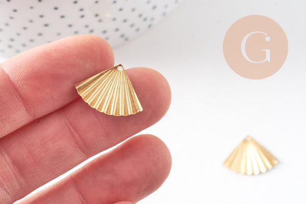 Pendentif triangle éventail plié laiton brut, apprêt doré, sans nickel, Pendentif doré,19mm, x5 (G0115)