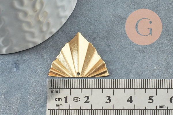 Pendentif triangle éventail plié laiton brut lisse, apprêt doré sans nickel, Pendentif doré en laiton brut,29x22mm, x2 (G3222)