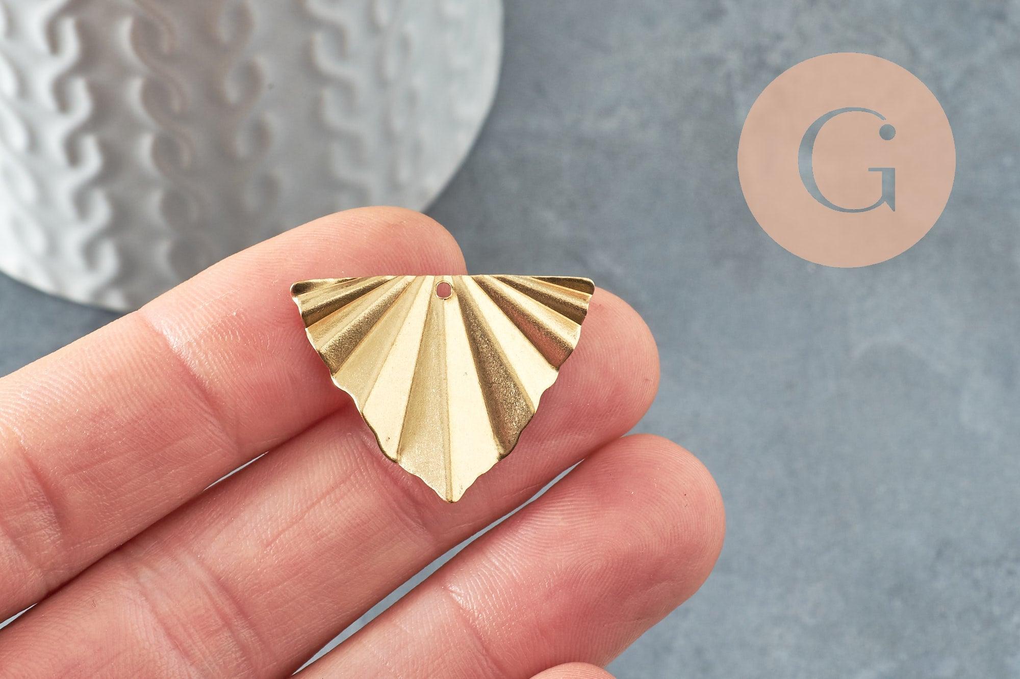 Pendentif triangle éventail plié laiton brut lisse, apprêt doré sans nickel, Pendentif doré en laiton brut,29x22mm, x2 (G3222)