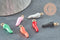 Pendentifs doré piment émail multicolore 15mm, x5 (G9530)