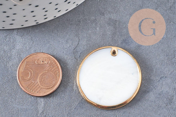 Pendentifs dorés ronds coquillage naturel en nacre blanche 30mm, création bijoux coquillage x2 (G1843)
