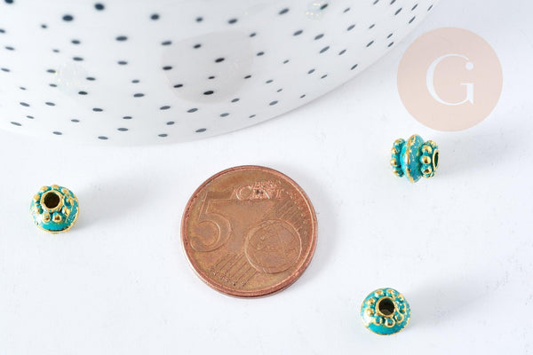 Perle Ethnique ronde gravée Zamac doré patine bleu turquoise 7.5mm, x1 (G8560)