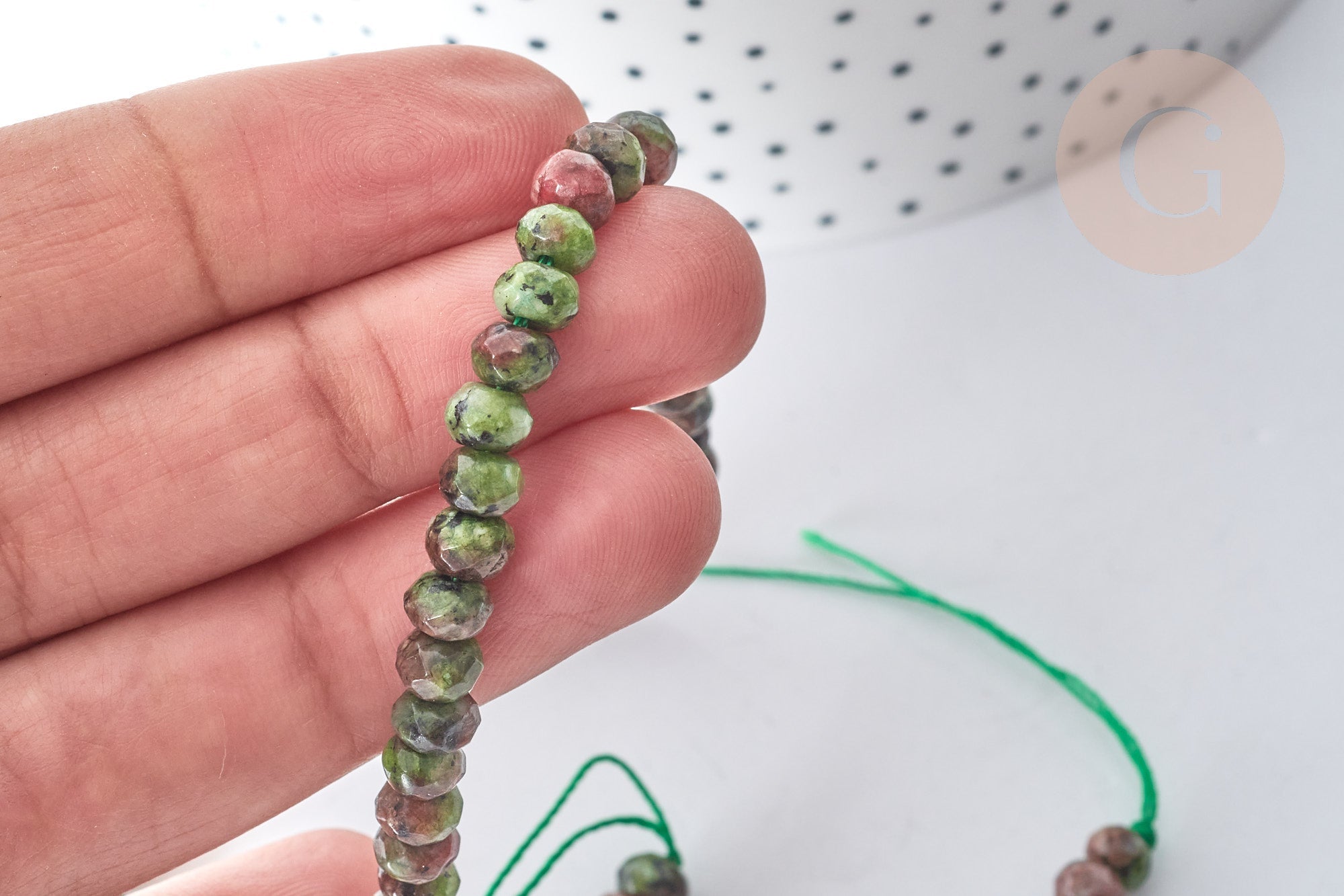Perle Rondelle Jaspe de sésame teintée facettée vert rouge 6x4mm, le fil de 37.5cm (G7869)