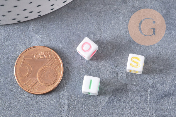 Perle carré Lettre Alphabet plastique blanc lettre multicolore,création bracelet,6mm, x10Gr (G3799)