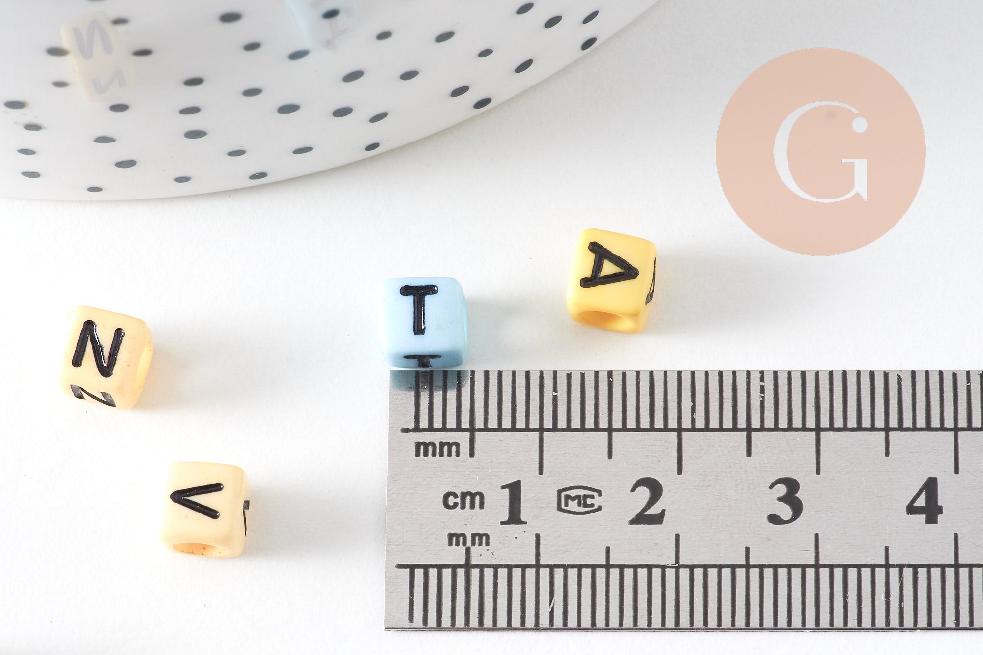Perle carré Lettre Alphabet plastique multicolore,perle plastique, création bracelet mots,6mm, x 10gr (G1787)