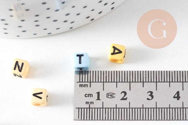 Perle carré Lettre Alphabet plastique multicolore,perle plastique, création bracelet mots,6mm, x 10gr (G1787)