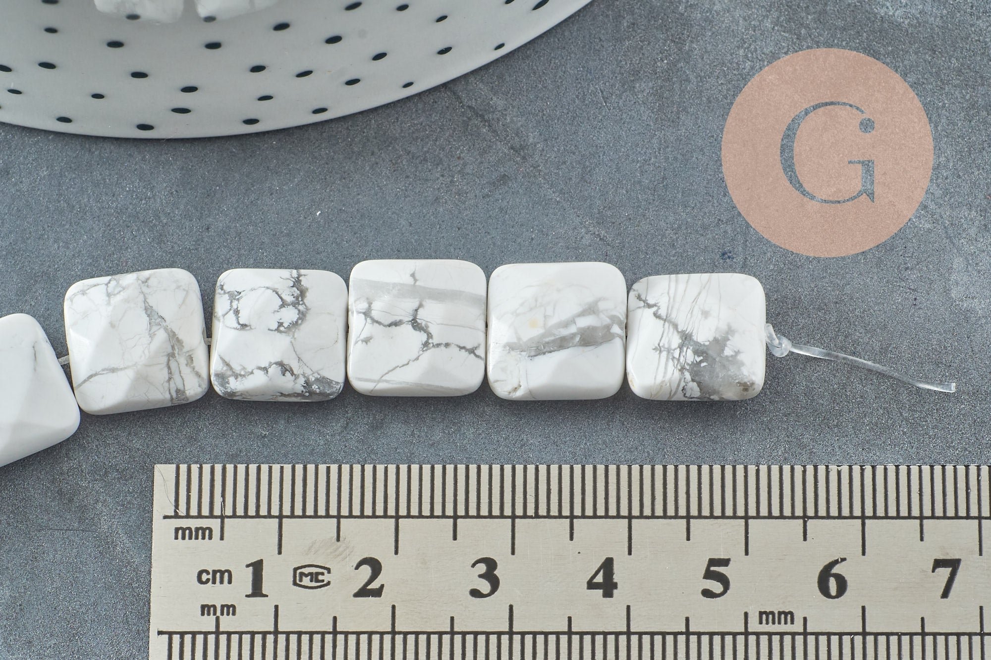 Perle carrée en howlite naturelle 12mm, perle en pierre, fil de 20cm, x1 (G5884)