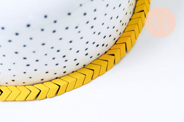 Perle chevron colorée jaune hématite synthétique, 7mm, fil de 40cm, x1 (G8048)