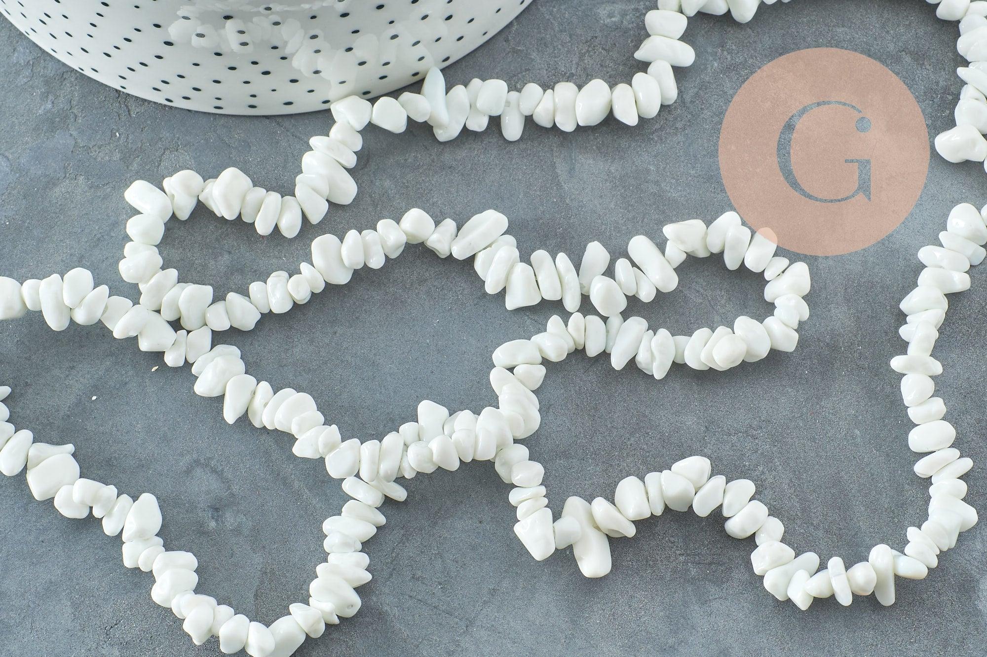 Perle chips porcelaine blanche 5~14mm, x1 fil de 83cm (G3868)