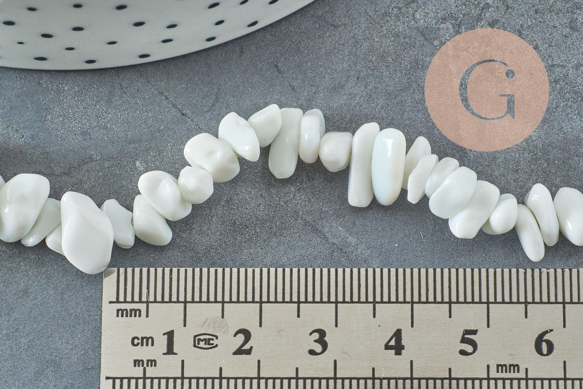 Perle chips porcelaine blanche 5~14mm, x1 fil de 83cm (G3868)