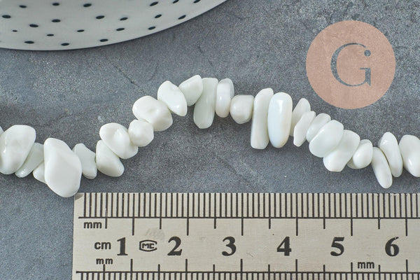 Perle chips porcelaine blanche 5~14mm, x1 fil de 83cm (G3868)