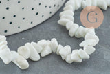 Perle chips porcelaine blanche 5~14mm, x1 fil de 83cm (G3868)