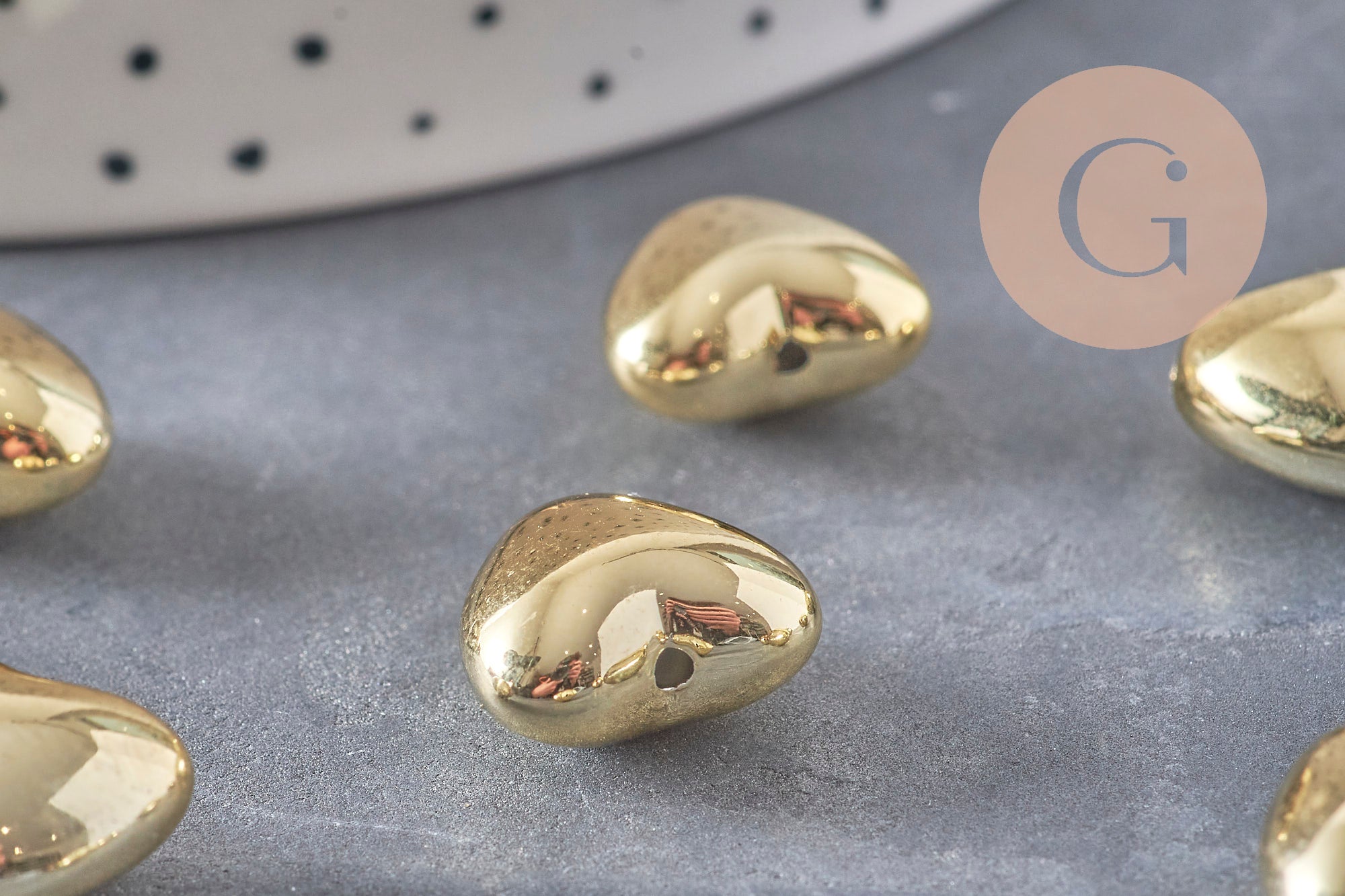Perle coeur bombé plastique doré 13x15mm, x10 (G10968)