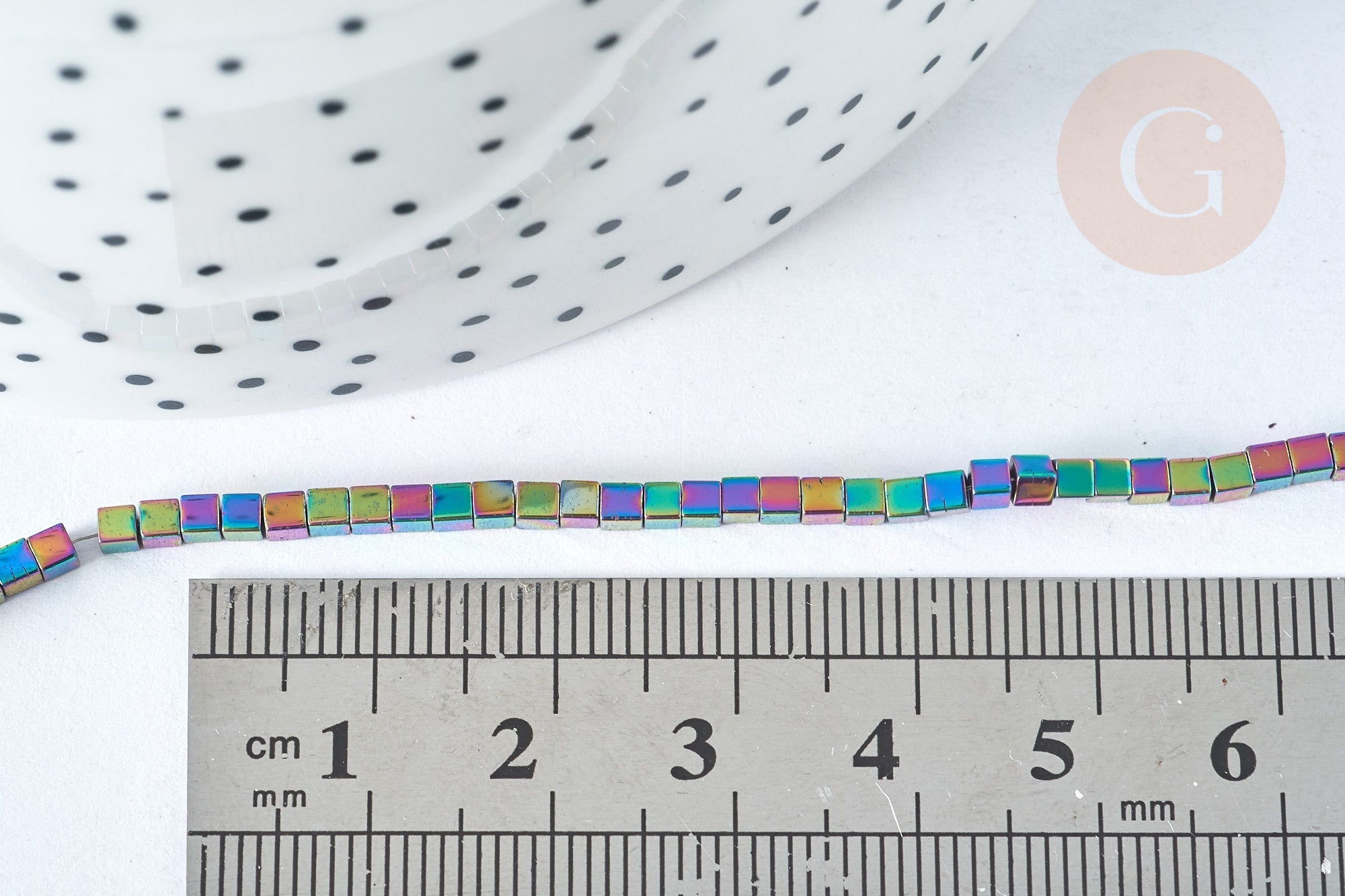 Perle cube hématite de synthèse multicolore 2mm, création bijoux DIY, le fil de 39cm, X1 (G7407)