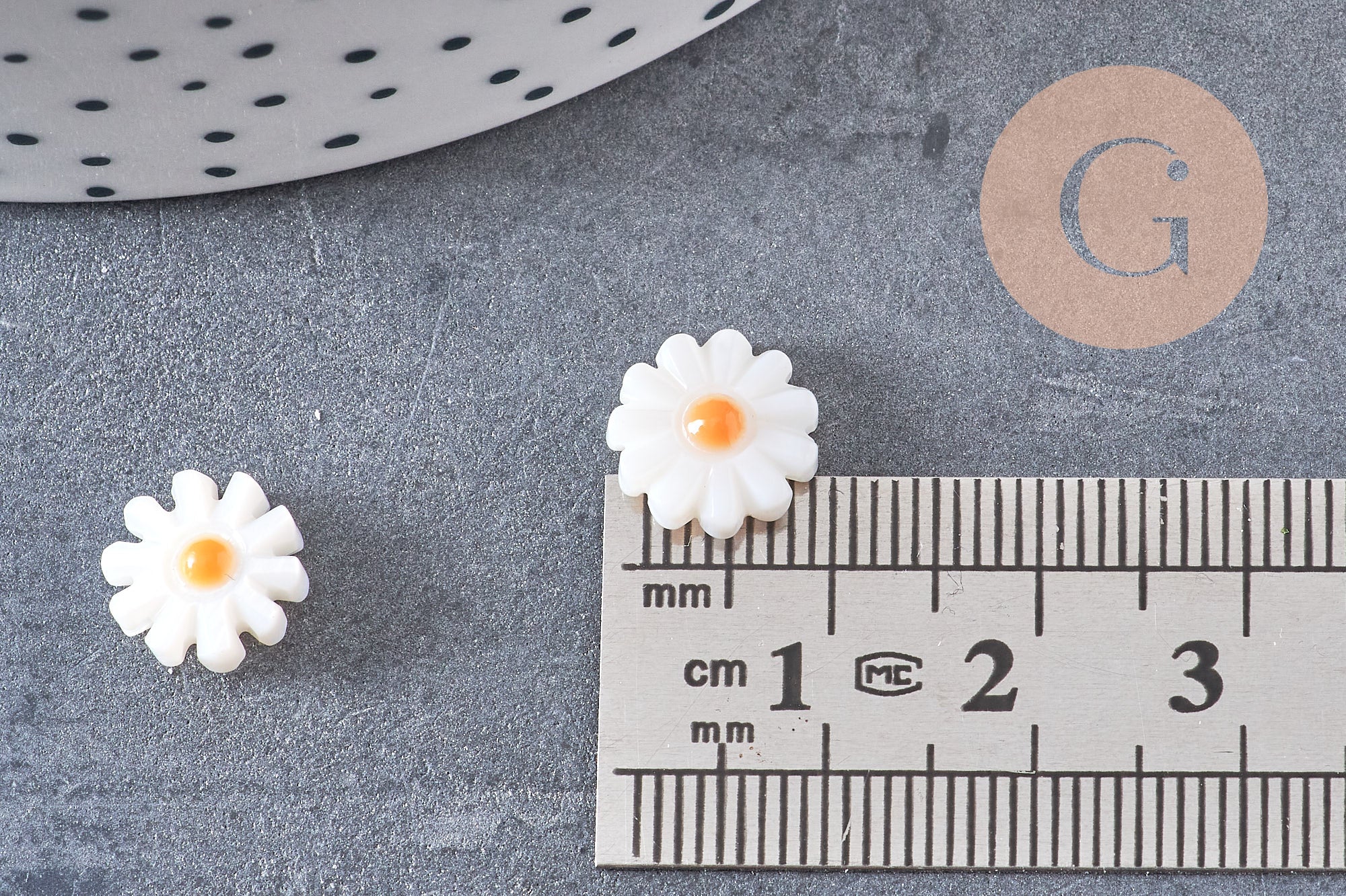 Perle fleur marguerite nacre naturelle 13mm, x1 (G4004)