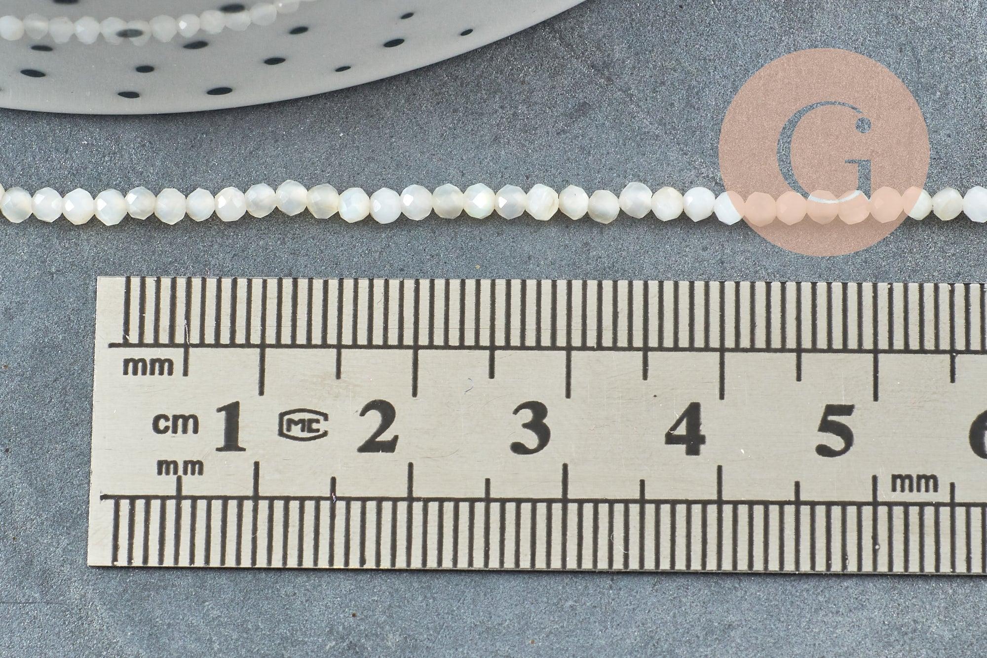 Perle nacre blanche naturelle ronde facettée 2mm, x1 fil de 40cm (G5623)